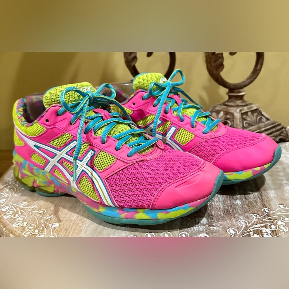 EUC ASICS “Gel Frantic 7” Pink/Yellow Size 8.5 Pre-owned with lots of life left.